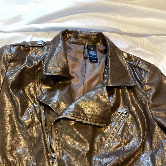 Bisou Bisou sheen look Moto jacket size L but runs small - Picture 5 of 12